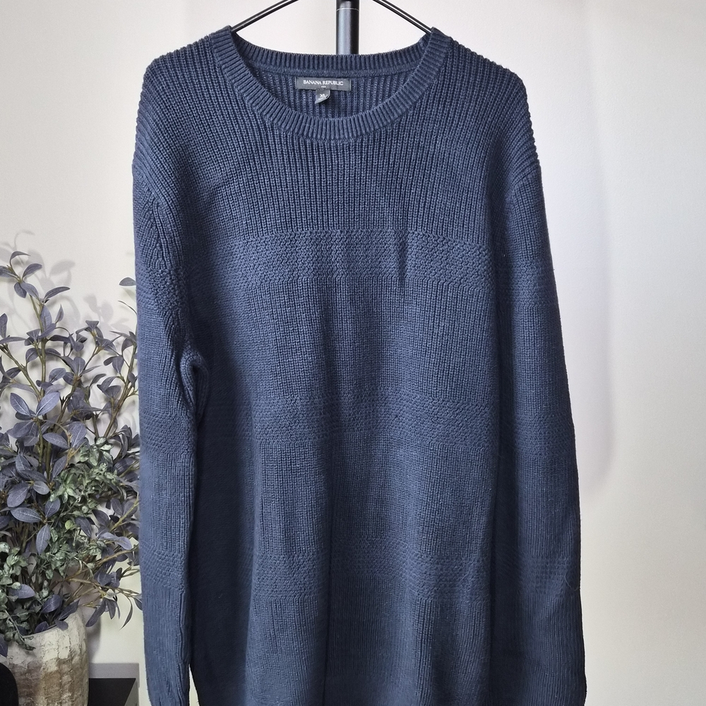 Banana Republic Men's Navy Crewneck Sweater